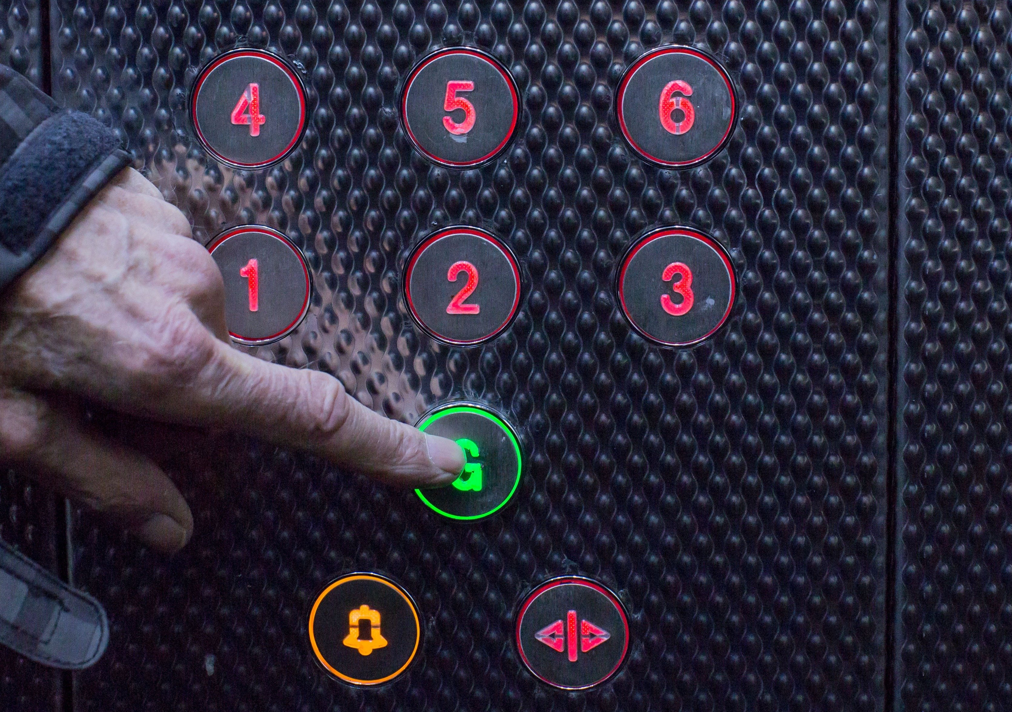 6 Questions to Help Decide Your Lift Maintenance Company